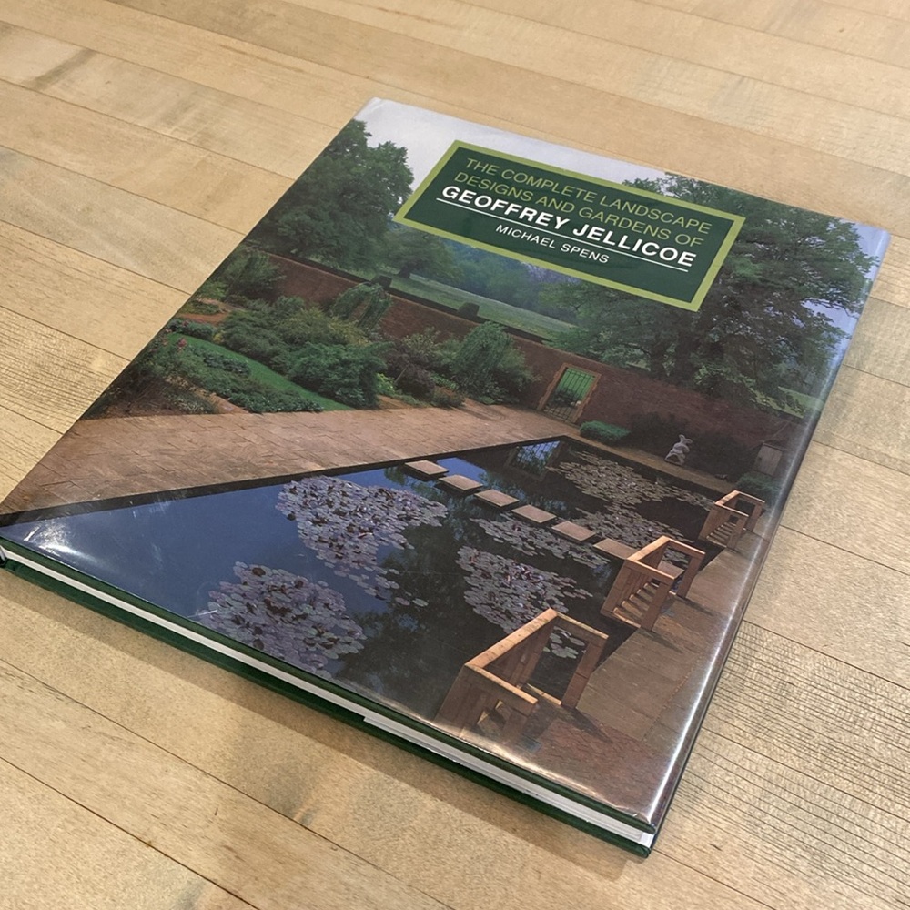 The Complete Landscape Designs and Gardens of Geoffrey Jellicoe - Picture 11 of 16